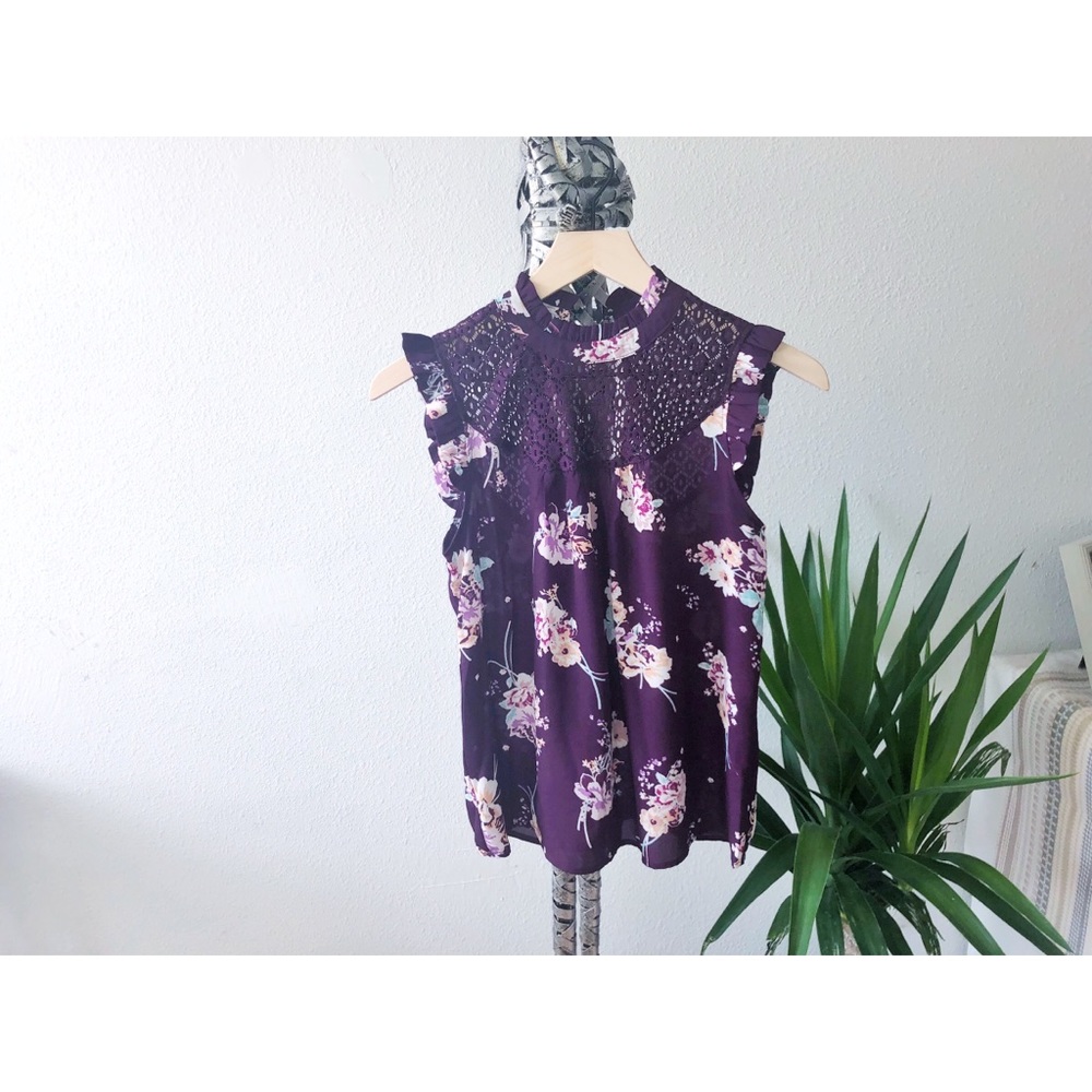 Lily White NWOT Sleeveless Lace Floral Blouse